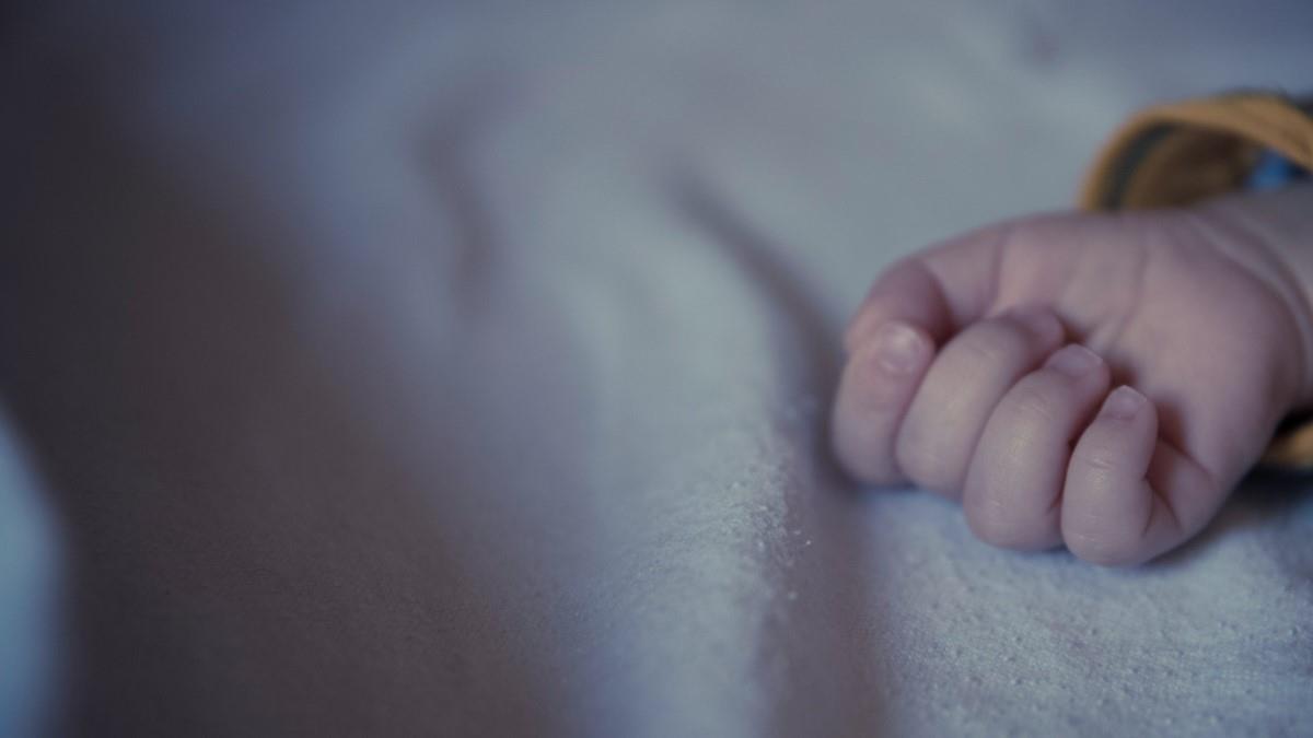 15 μηνών μωράκι βρήκε τραγικό θάνατο - κατάπιε στα κρυφά ένα καρύδι